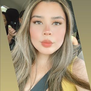 Meet your Posher, Yessenia